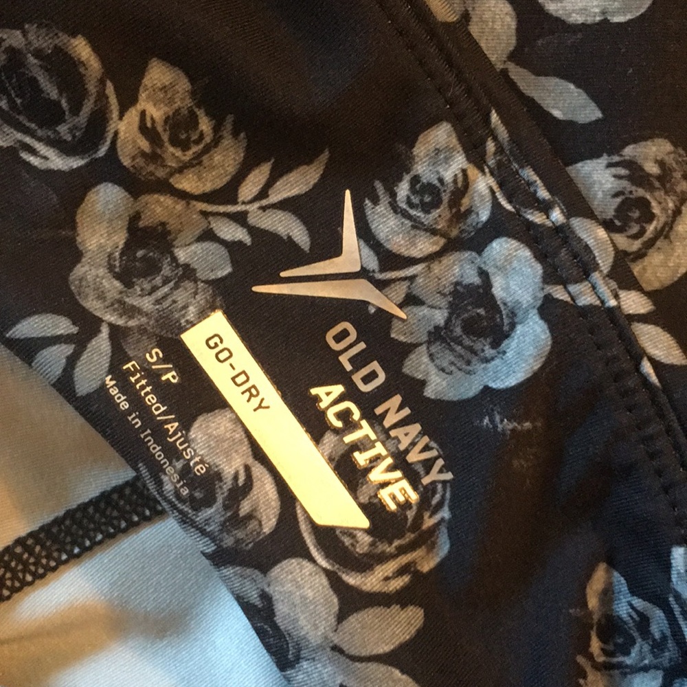 Bundle of workout clothes - Picture 7 of 8